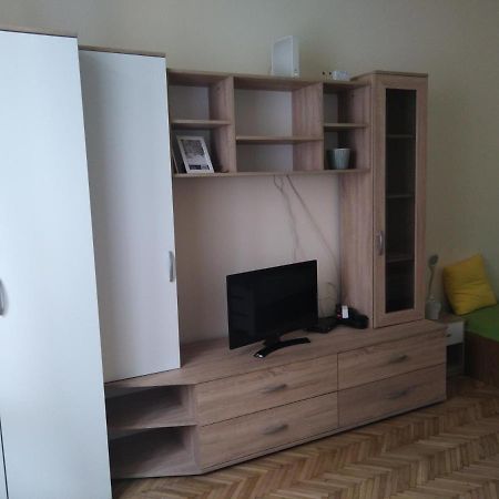 Adrienn Apartment بودابست المظهر الخارجي الصورة